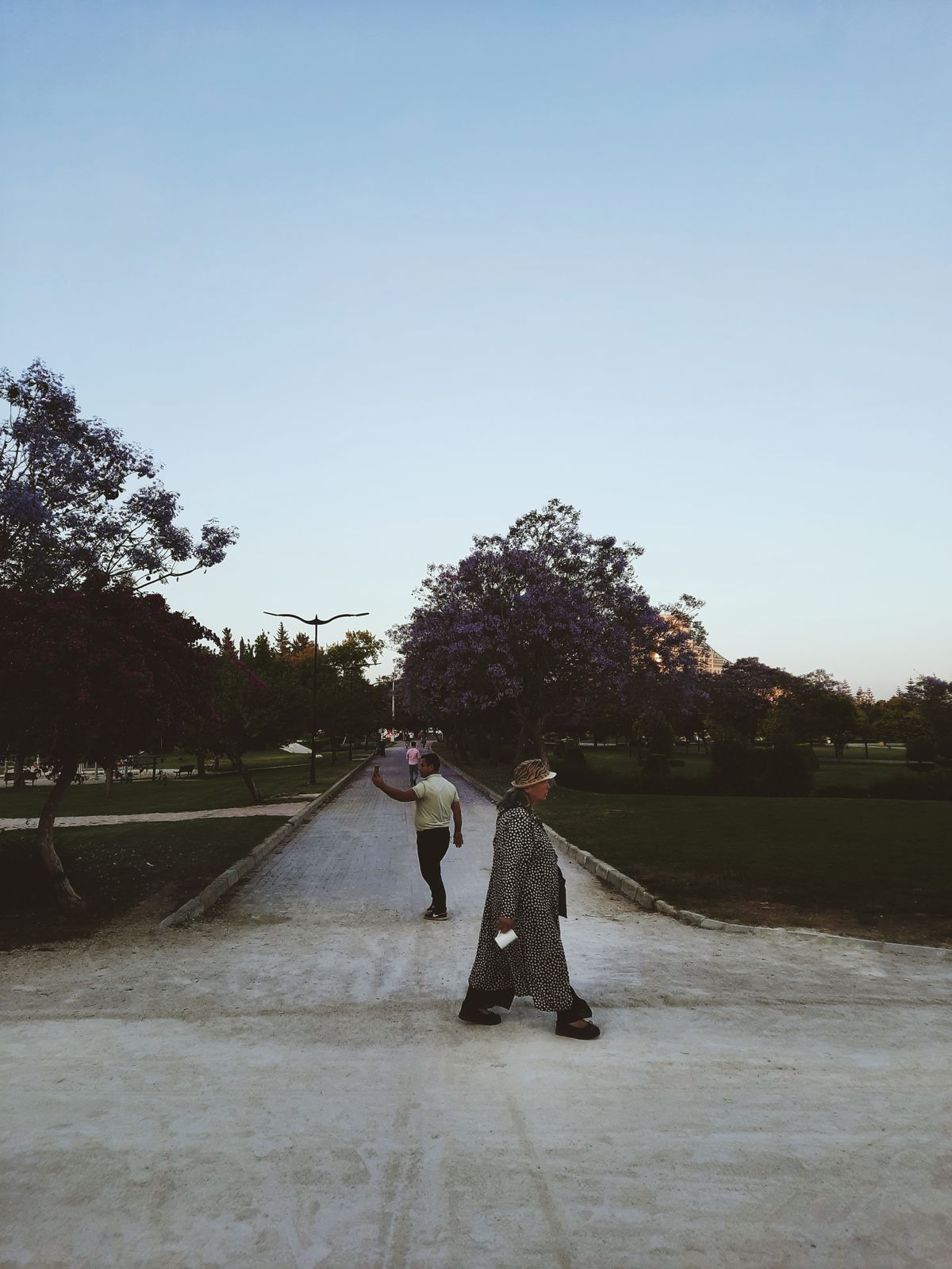 Illustrative park photograph; no health claim about the people shown.